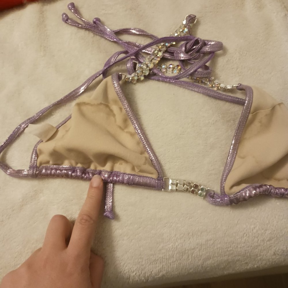 Posing bikini - Picture 4 of 4